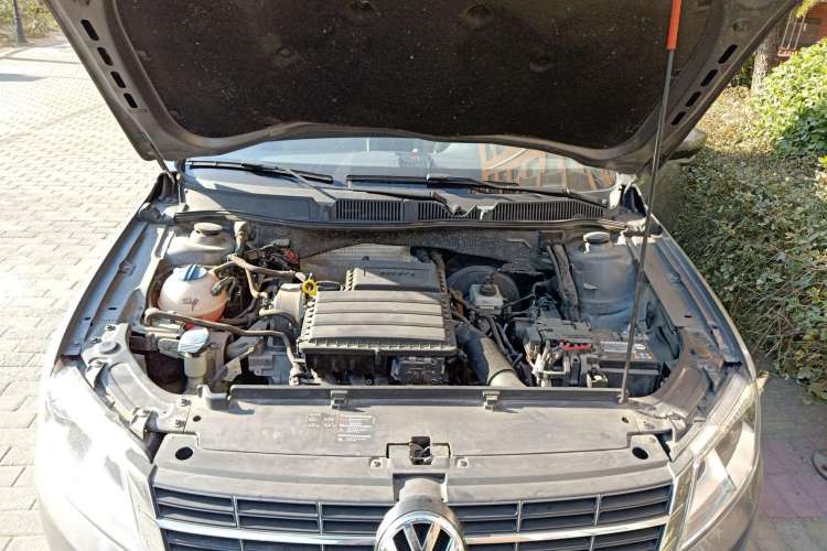 Used Volkswagen Gran Lavida 2013 1.6L Automatic Comfort Model Engine Bay
