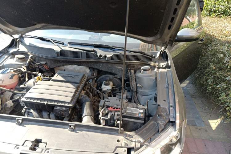Used Volkswagen Gran Lavida 2013 1.6L Automatic Comfort Model Engine Bay Left