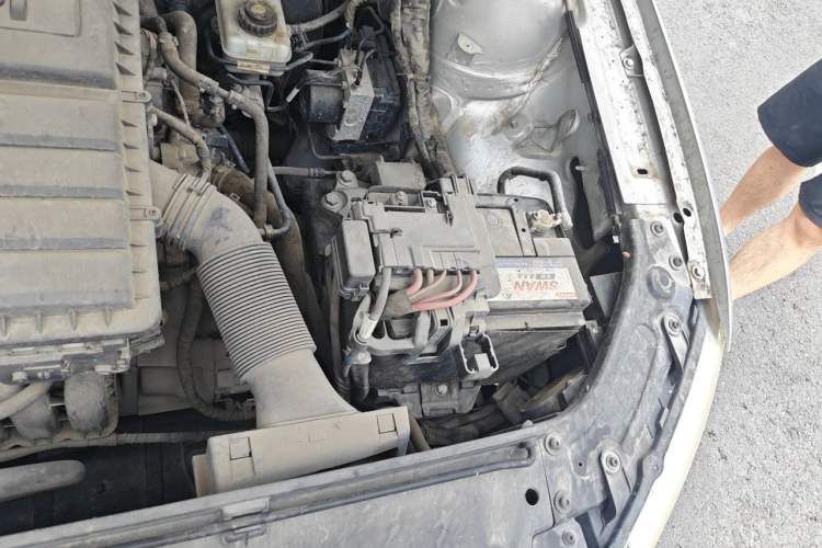 Used Volkswagen Gran Lavida 2013 1.6L Manual Comfort Model Engine Bay Left