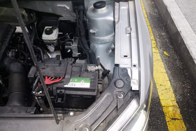 Used Volkswagen Gran Lavida 2013 1.6L Automatic Comfort Model Engine Bay Left