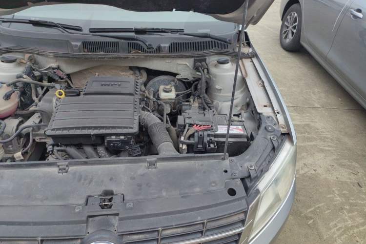Used Volkswagen Gran Lavida 2013 1.6L Manual Comfort Model Engine Bay Left