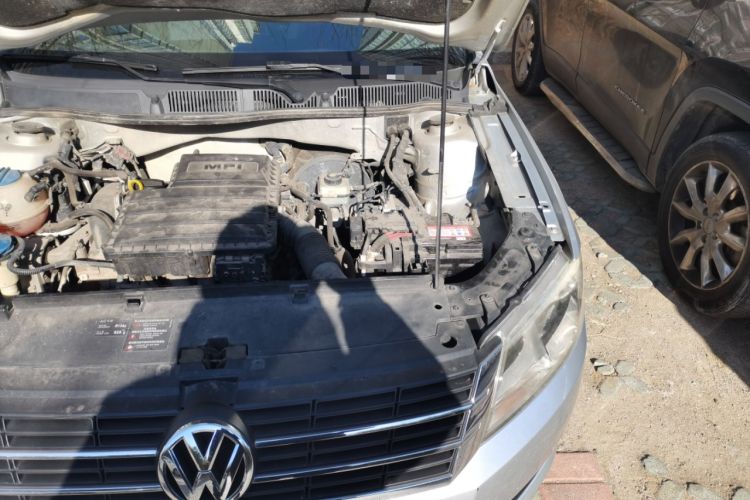 Used Volkswagen Gran Lavida 2013 1.6L Manual Fashion Model Engine Bay Left