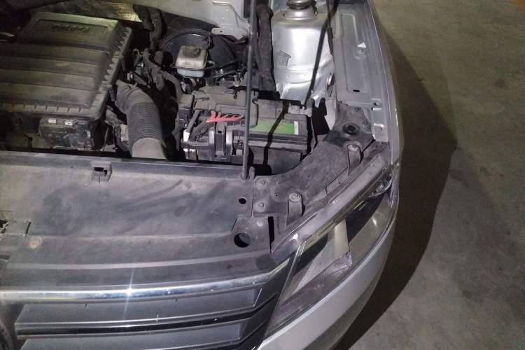 Used Volkswagen Gran Lavida 2013 1.6L Automatic Comfort Model Engine Bay Left