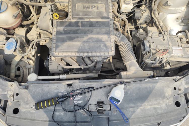 Used Volkswagen Gran Lavida 2013 1.6L Manual Fashion Model Engine Bay