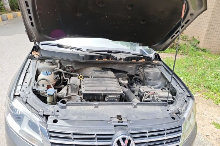 Used Volkswagen Gran Lavida 2013 1.6L Automatic Comfort Model Engine Bay