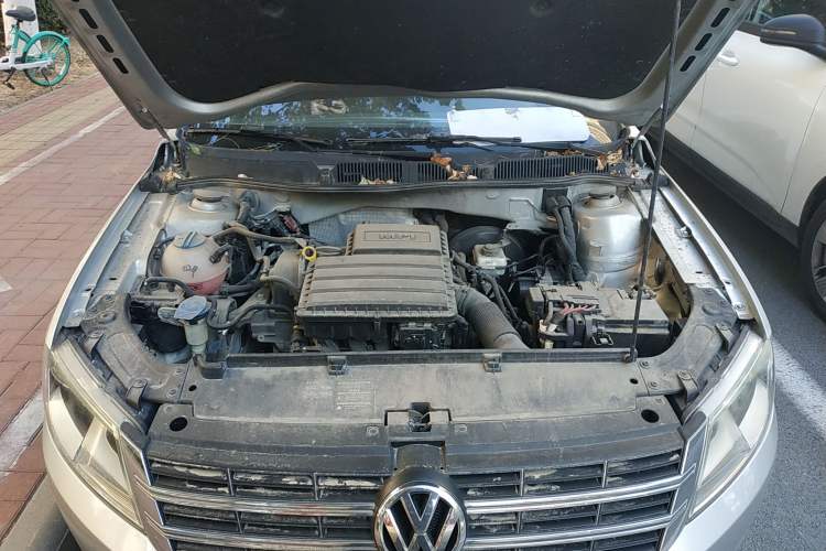 Used Volkswagen Gran Lavida 2013 1.6L Automatic Luxury Model Engine Bay