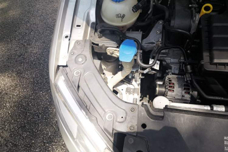 Used Volkswagen Gran Lavida 2013 1.6L Automatic Comfort Model Engine Bay Right