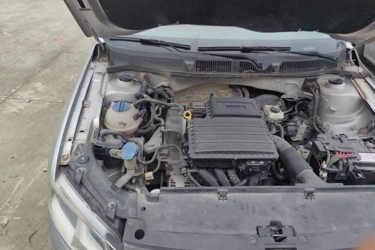 Used Volkswagen Gran Lavida 2013 1.6L Manual Comfort Model Engine Bay Right