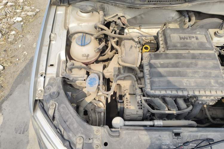 Used Volkswagen Gran Lavida 2013 1.6L Manual Fashion Model Engine Bay Right