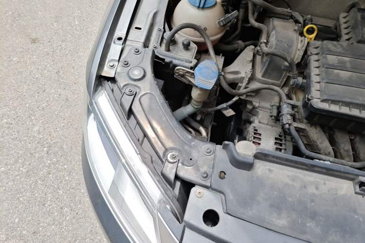 Used Volkswagen Gran Lavida 2013 1.6L Automatic Comfort Model Engine Bay Right