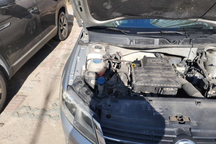 Used Volkswagen Gran Lavida 2013 1.6L Manual Fashion Model Engine Bay Right