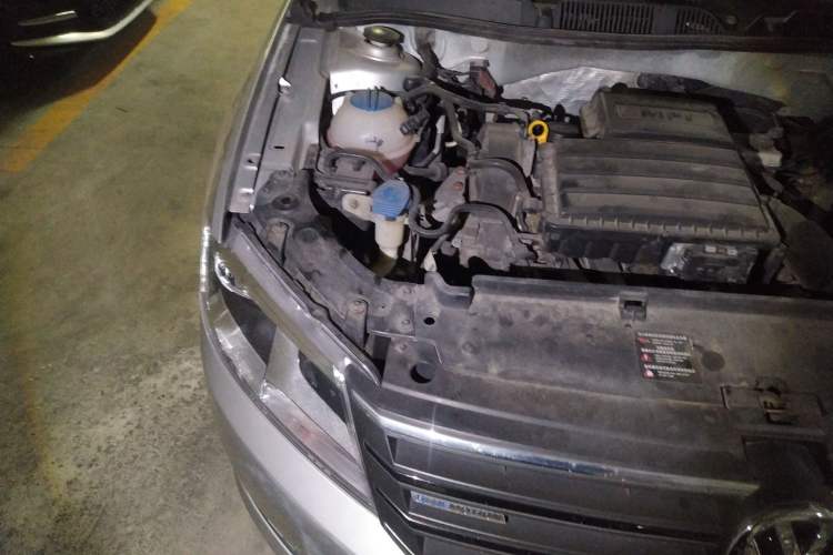 Used Volkswagen Gran Lavida 2013 1.6L Automatic Comfort Model Engine Bay Right