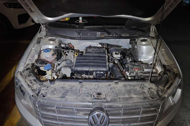 Used Volkswagen Gran Lavida 2013 1.6L Automatic Comfort Model Engine Bay