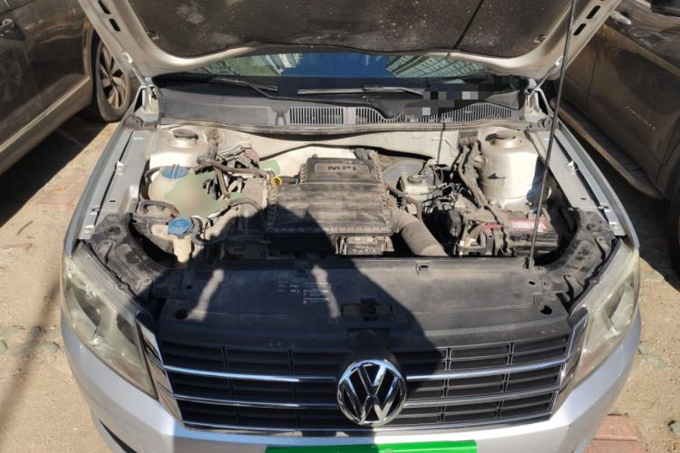 Used Volkswagen Gran Lavida 2013 1.6L Manual Fashion Model Engine Bay