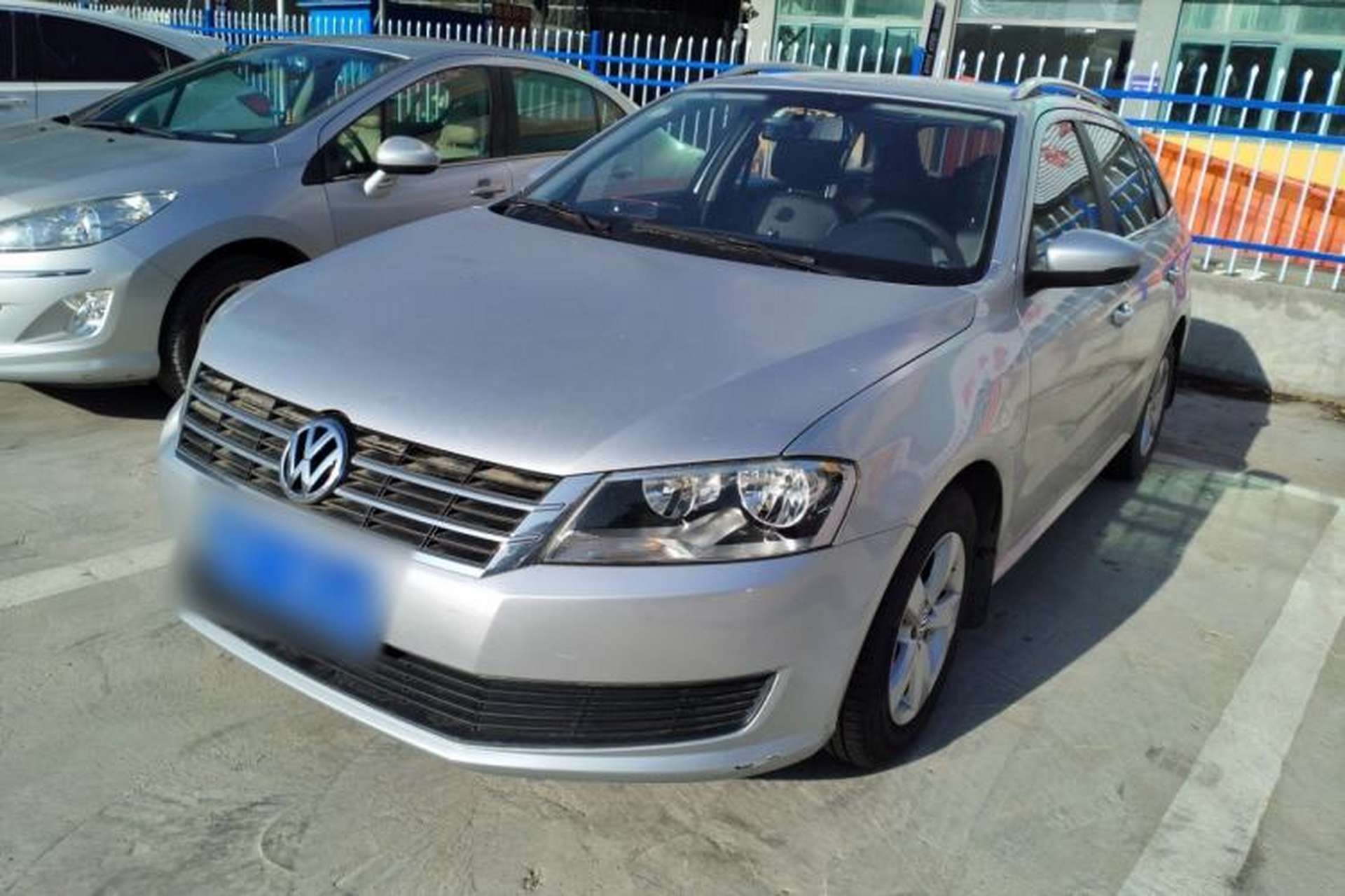 Used Volkswagen Gran Lavida 2013 1.6L Automatic Fashion Model Front Left 45 Deg