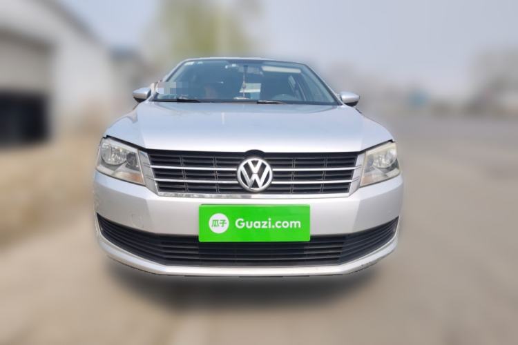 Used Volkswagen Gran Lavida 2013 1.6L Manual Fashion Model Front