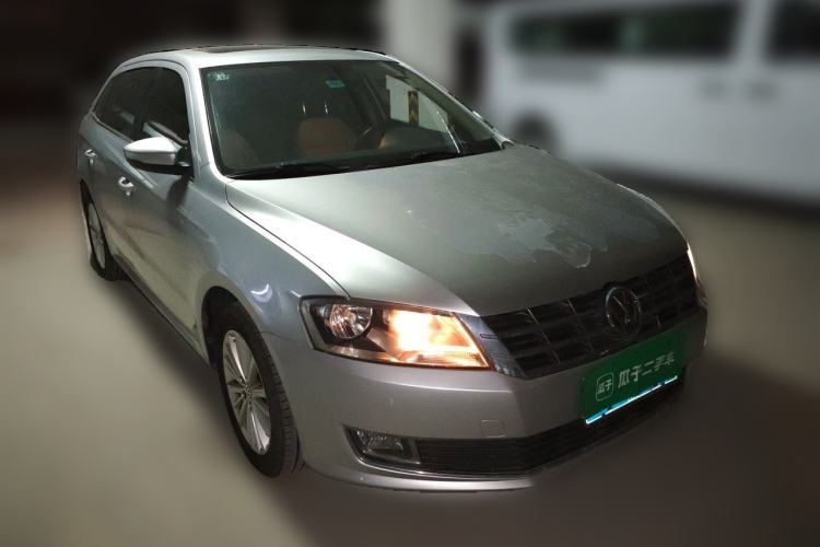 Used Volkswagen Gran Lavida 2013 1.4 TSI Automatic Comfort Model Front Right 45 Deg