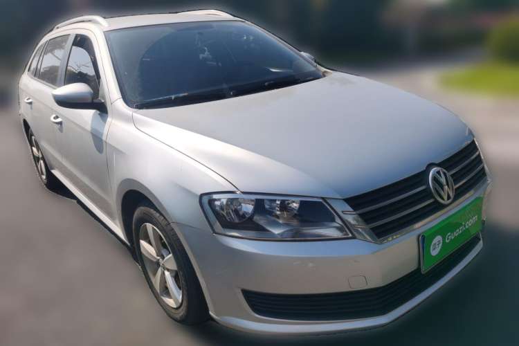 Used Volkswagen Gran Lavida 2013 1.6L Automatic Fashion Model Front Right 45 Deg