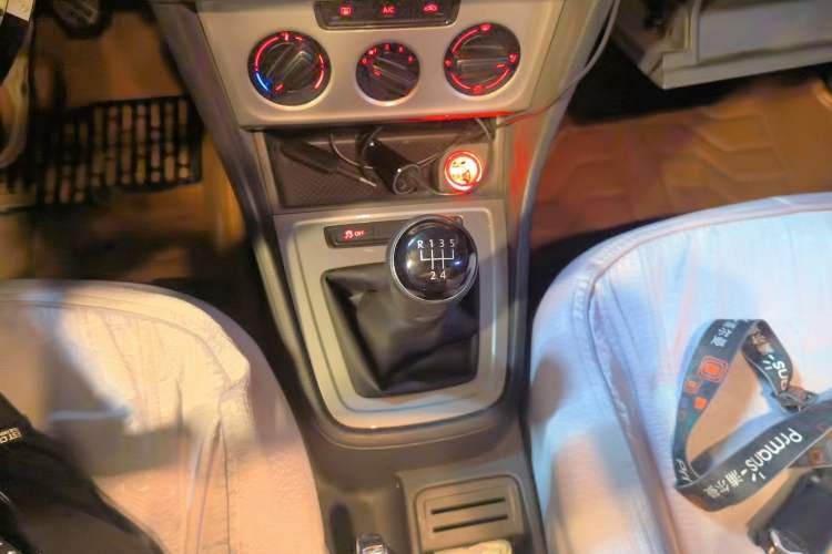 Used Volkswagen Gran Lavida 2013 1.6L Manual Fashion Model Gear Lever