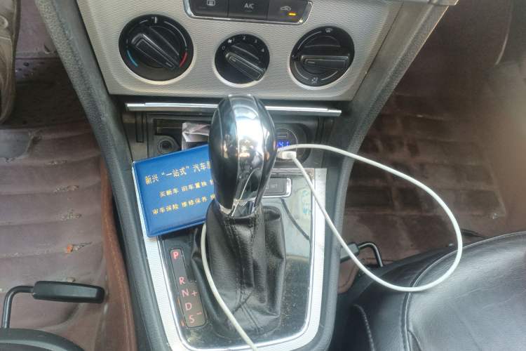 Used Volkswagen Gran Lavida 2013 1.6L Automatic Comfort Model Gear Lever