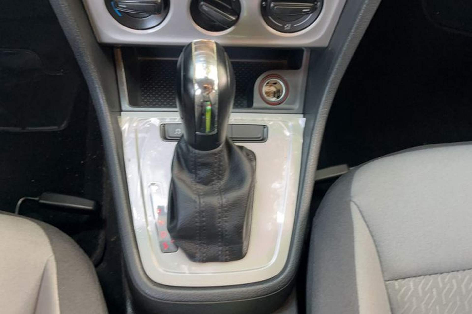 Used Volkswagen Gran Lavida 2013 1.6L Automatic Fashion Model Gear Lever