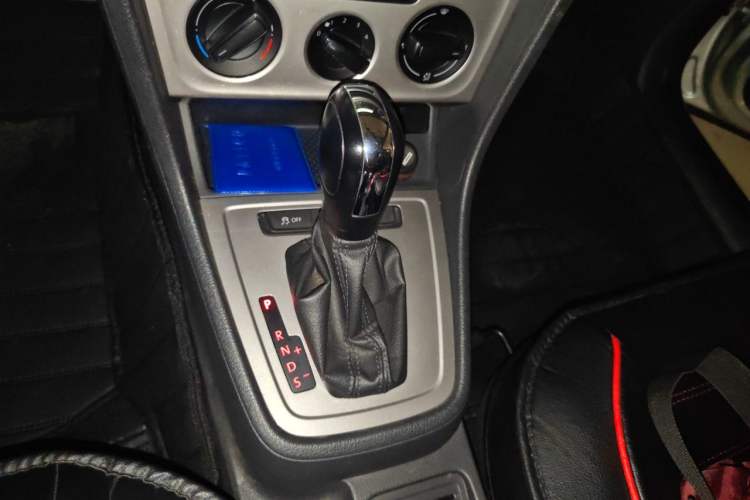 Used Volkswagen Gran Lavida 2013 1.6L Automatic Fashion Model Gear Lever