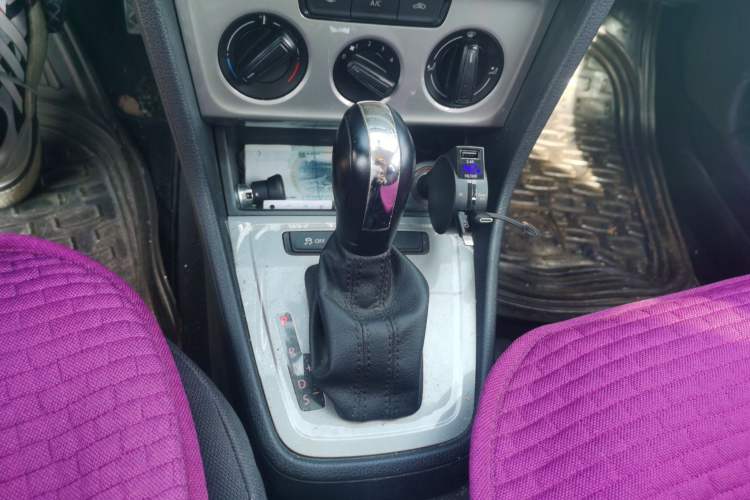 Used Volkswagen Gran Lavida 2013 1.6L Automatic Fashion Model Gear Lever