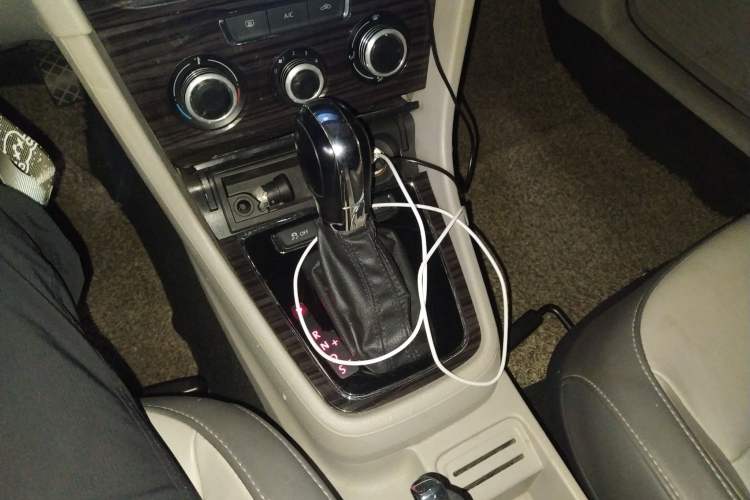 Used Volkswagen Gran Lavida 2013 1.6L Automatic Comfort Model Gear Lever