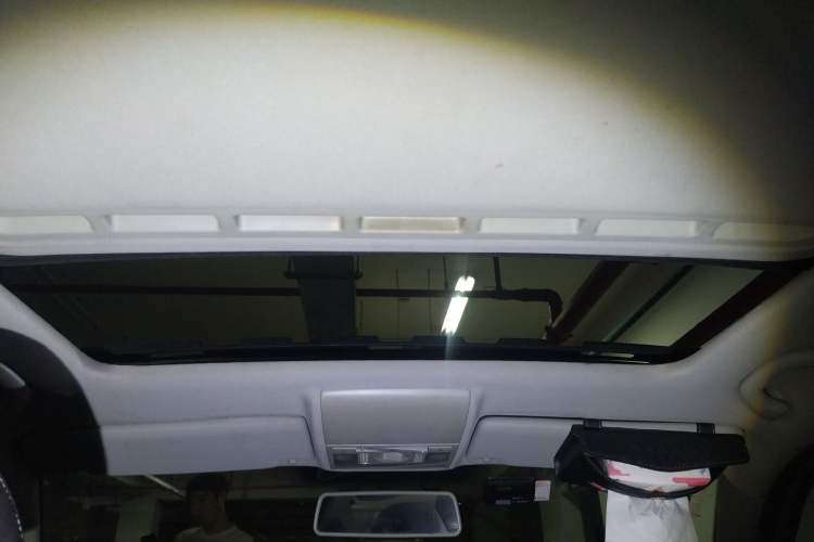 Used Volkswagen Gran Lavida 2013 1.6L Automatic Comfort Model Headliner