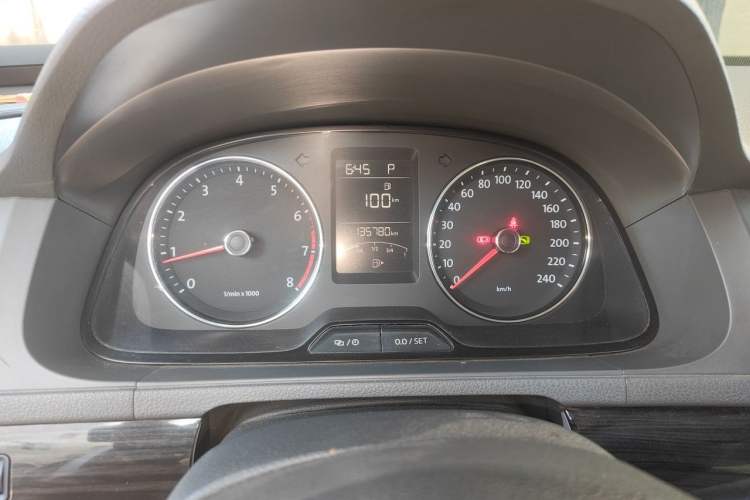 Used Volkswagen Gran Lavida 2013 1.4 TSI Automatic Comfort Model Instrument Cluster