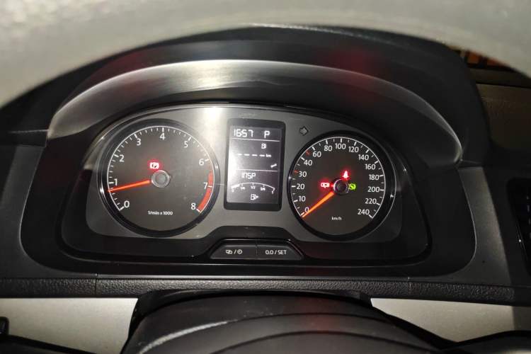 Used Volkswagen Gran Lavida 2013 1.6L Automatic Fashion Model Instrument Cluster