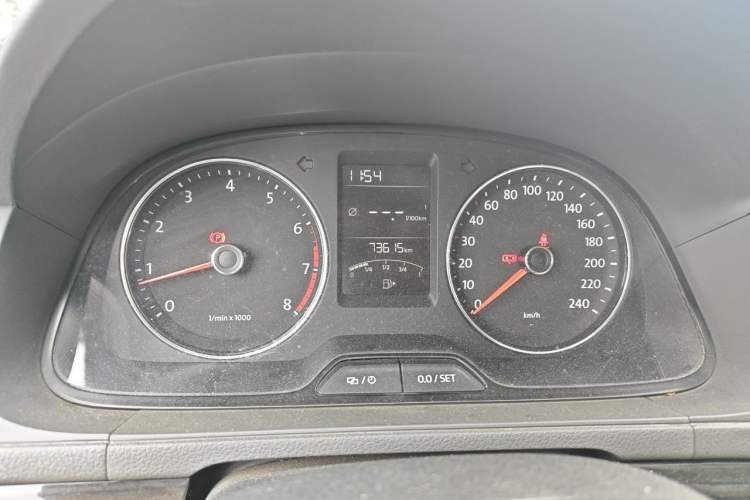 Used Volkswagen Gran Lavida 2013 1.6L Manual Comfort Model Instrument Cluster