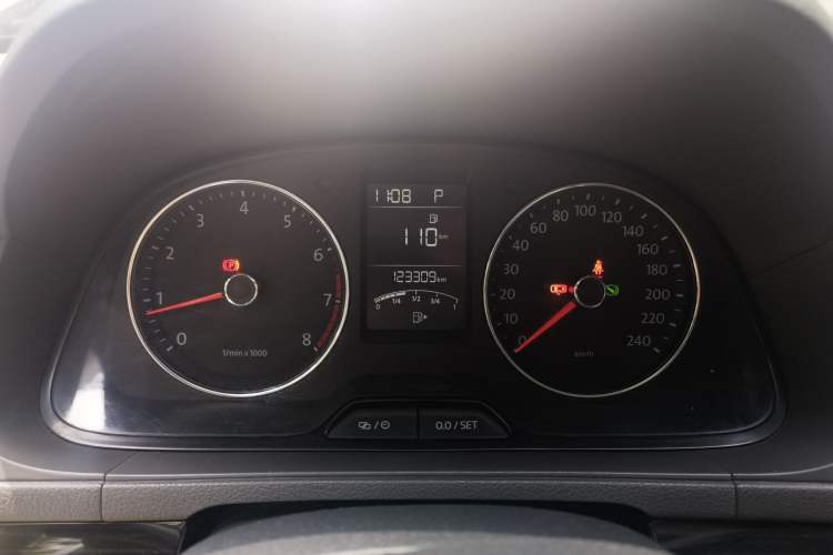 Used Volkswagen Gran Lavida 2013 1.6L Automatic Comfort Model Instrument Cluster