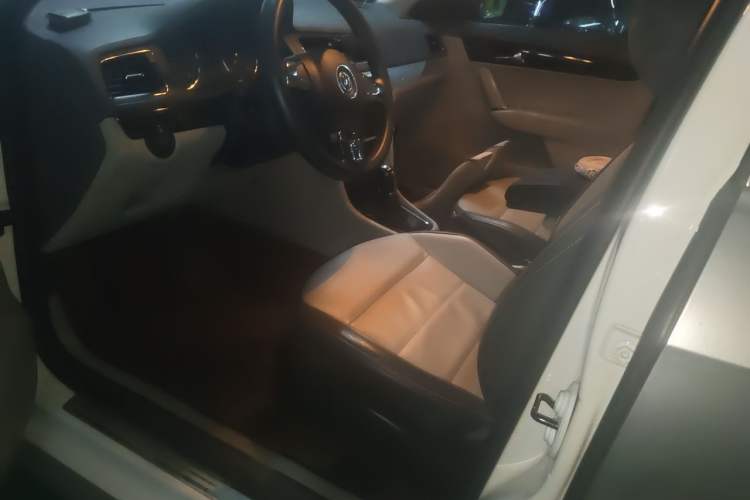 Used Volkswagen Gran Lavida 2013 1.6L Automatic Comfort Model Left Front Seat