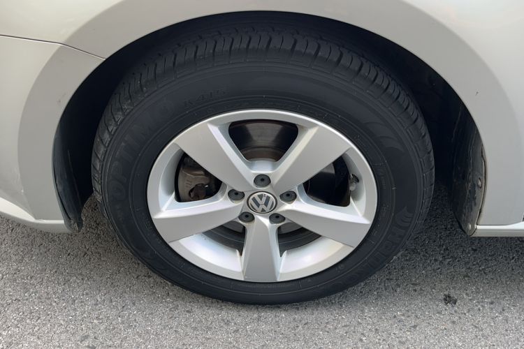 Used Volkswagen Gran Lavida 2013 1.6L Automatic Fashion Model Left Front Wheel Hub