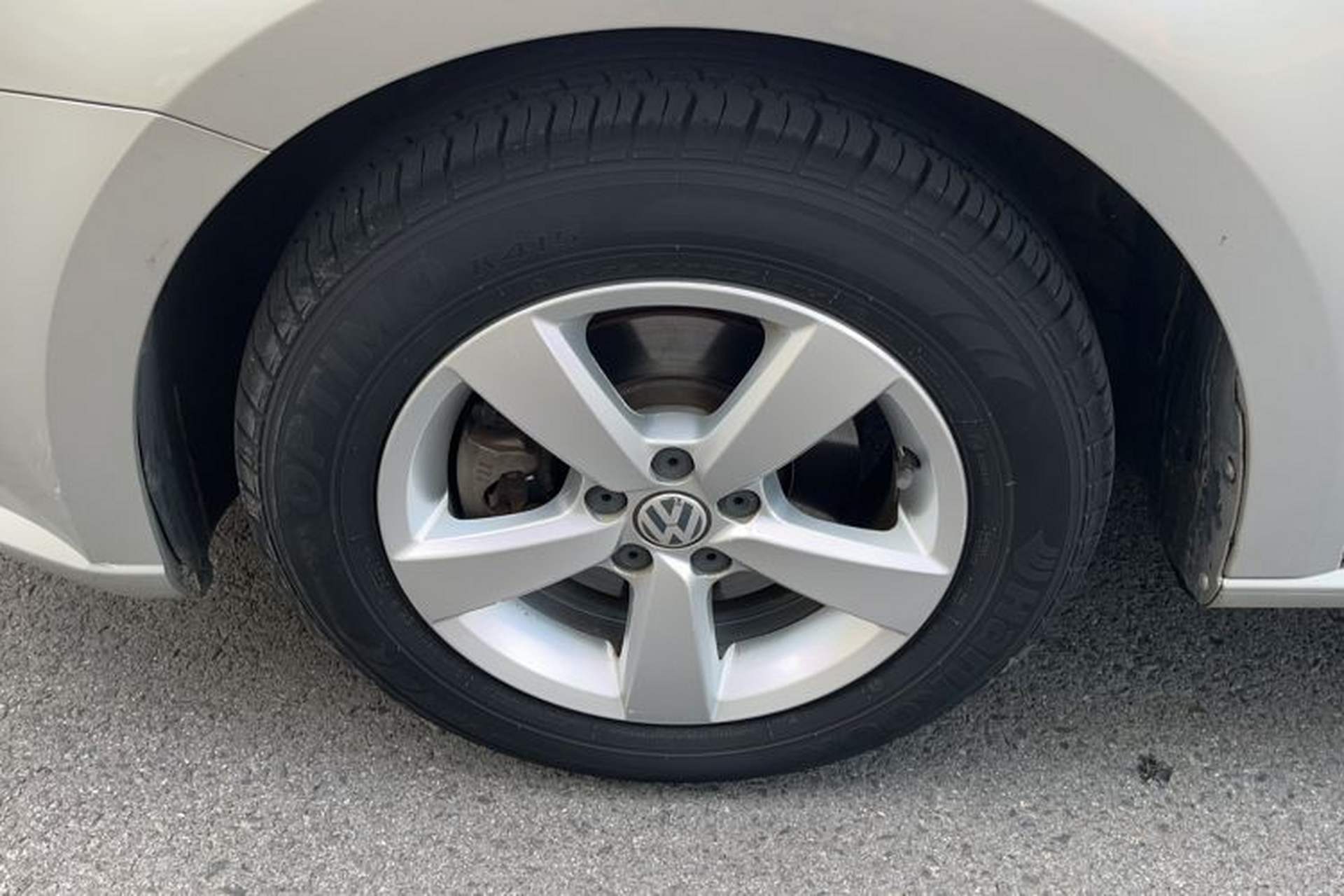 Used Volkswagen Gran Lavida 2013 1.6L Automatic Fashion Model Left Front Wheel Hub