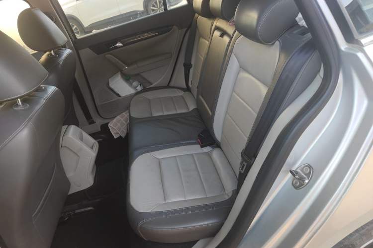 Used Volkswagen Gran Lavida 2013 1.4 TSI Automatic Comfort Model Left Rear Seat