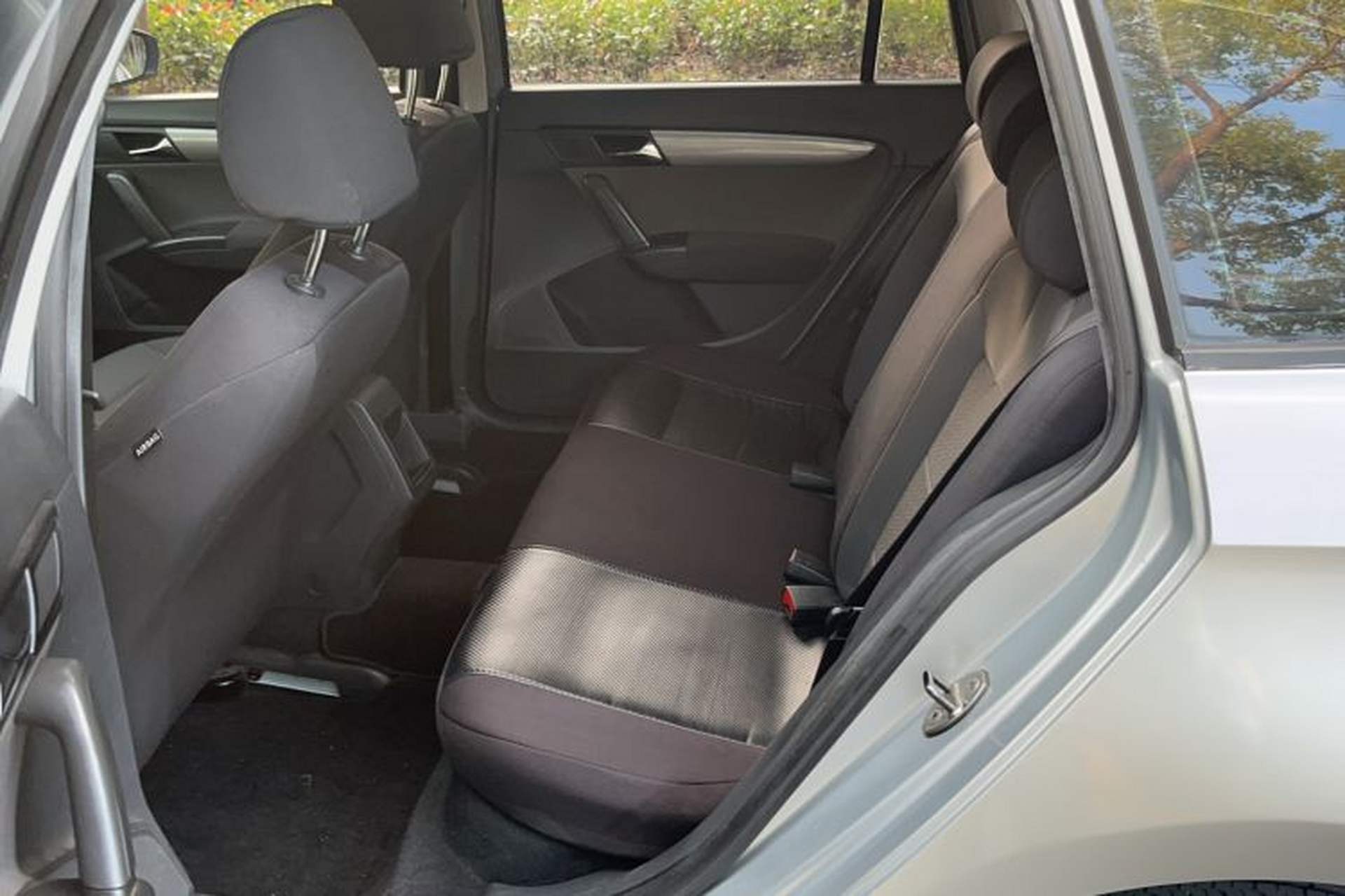 Used Volkswagen Gran Lavida 2013 1.6L Automatic Fashion Model Left Rear Seat