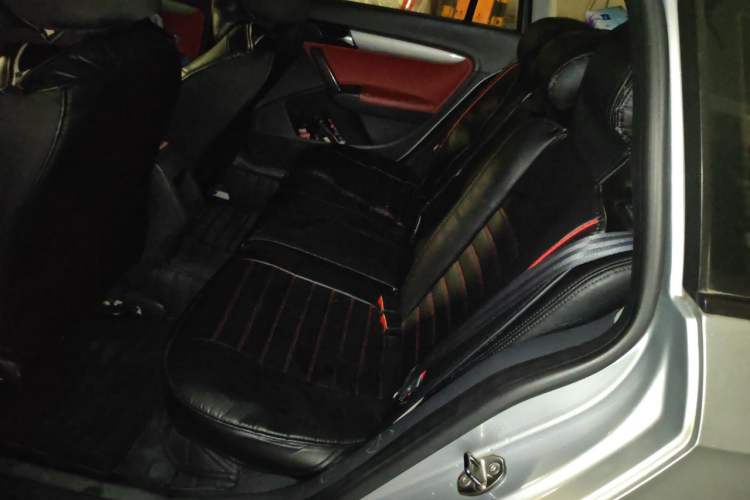 Used Volkswagen Gran Lavida 2013 1.6L Automatic Fashion Model Left Rear Seat