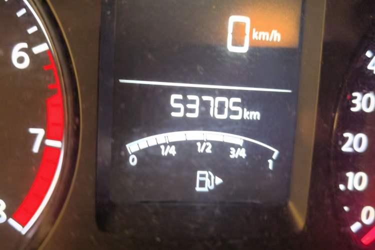 Used Volkswagen Gran Lavida 2013 1.6L Manual Fashion Model Odometer Close Up