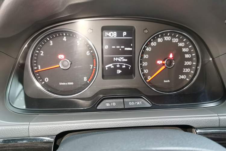 Used Volkswagen Gran Lavida 2013 1.6L Automatic Luxury Model Odometer Close Up