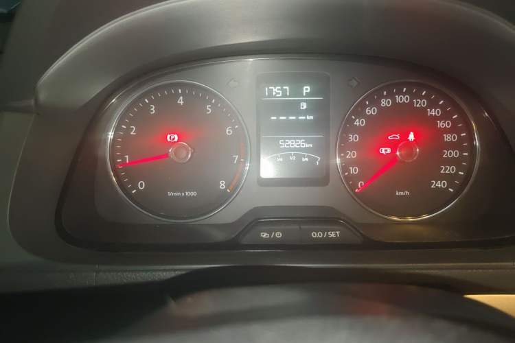 Used Volkswagen Gran Lavida 2013 1.6L Automatic Comfort Model Odometer Close Up
