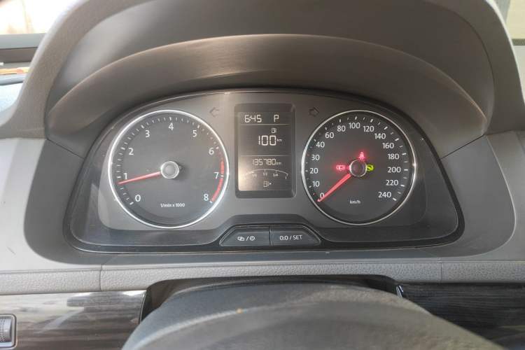 Used Volkswagen Gran Lavida 2013 1.4 TSI Automatic Comfort Model Odometer Close Up