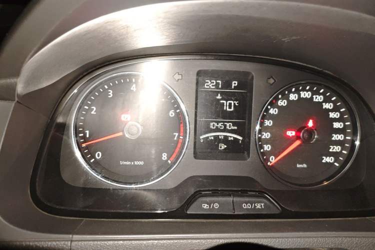 Used Volkswagen Gran Lavida 2013 1.4 TSI Automatic Comfort Model Odometer Close Up