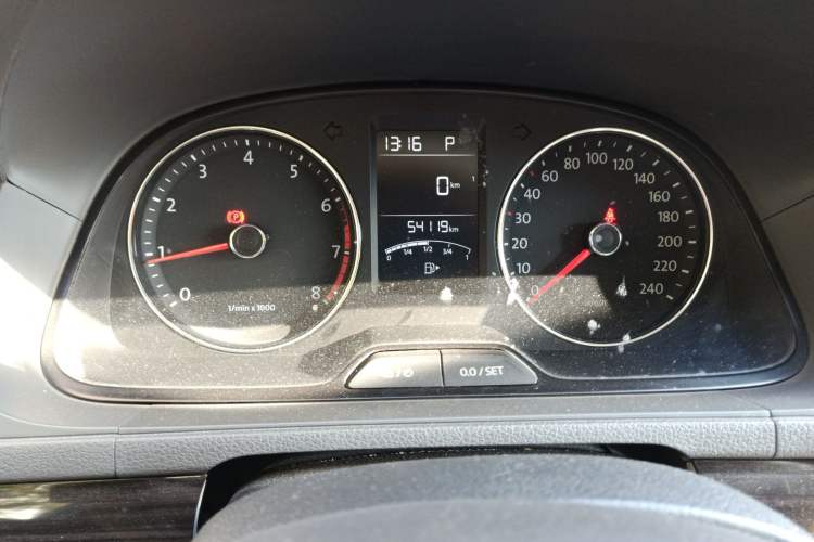 Used Volkswagen Gran Lavida 2013 1.6L Automatic Comfort Model Odometer Close Up