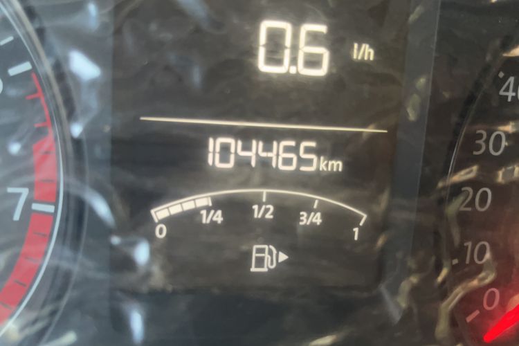Used Volkswagen Gran Lavida 2013 1.6L Automatic Fashion Model Odometer Close Up