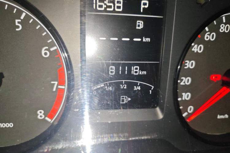 Used Volkswagen Gran Lavida 2013 1.6L Automatic Fashion Model Odometer Close Up
