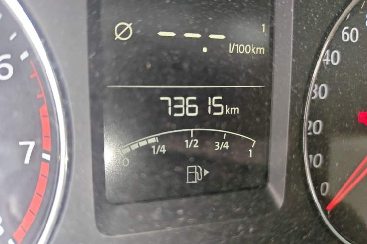 Used Volkswagen Gran Lavida 2013 1.6L Manual Comfort Model Odometer Close Up