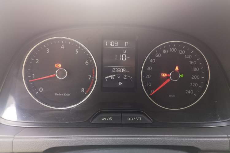 Used Volkswagen Gran Lavida 2013 1.6L Automatic Comfort Model Odometer Close Up