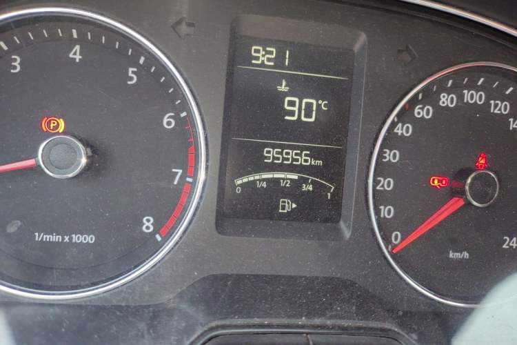 Used Volkswagen Gran Lavida 2013 1.6L Manual Comfort Model Odometer Close Up
